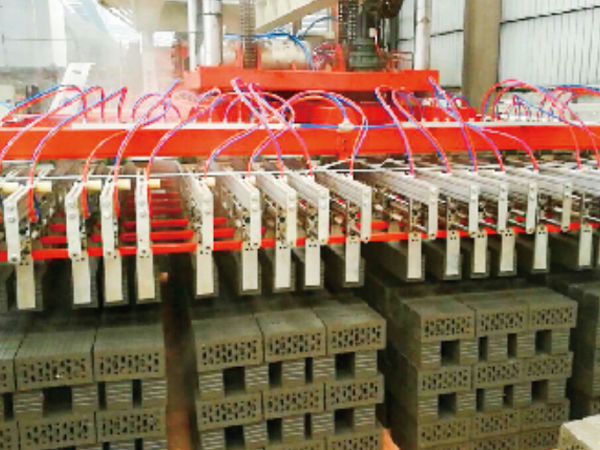 海南贛昌新型建材有限公司碼坯機(jī)現(xiàn)場